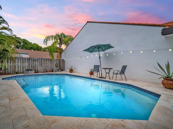 2880 Albatross Dr, Cooper City FL 33026