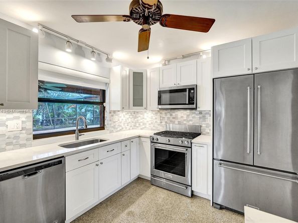 201 NW 77th Way, Pembroke Pines FL 33024