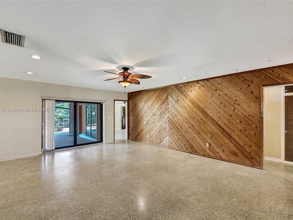 201 NW 77th Way, Pembroke Pines FL 33024