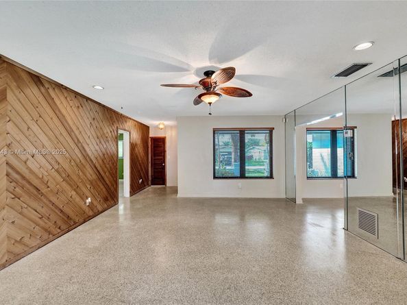 201 NW 77th Way, Pembroke Pines FL 33024