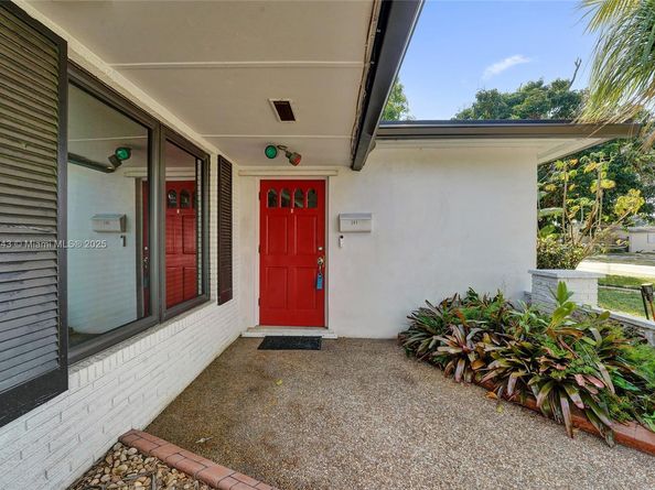 201 NW 77th Way, Pembroke Pines FL 33024