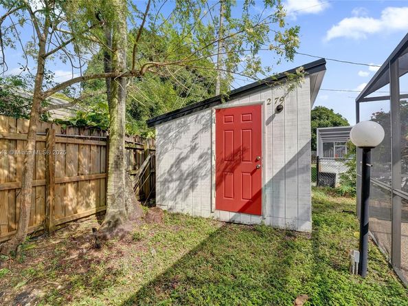 201 NW 77th Way, Pembroke Pines FL 33024