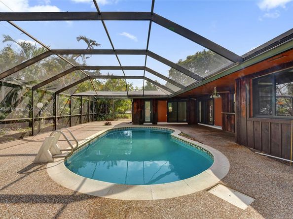 201 NW 77th Way, Pembroke Pines FL 33024