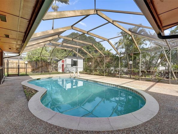 201 NW 77th Way, Pembroke Pines FL 33024