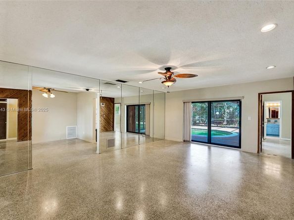 201 NW 77th Way, Pembroke Pines FL 33024