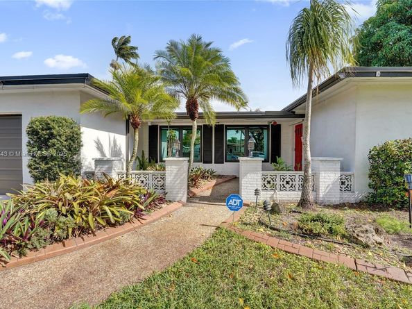 201 NW 77th Way, Pembroke Pines FL 33024