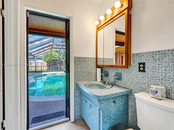 201 NW 77th Way, Pembroke Pines FL 33024