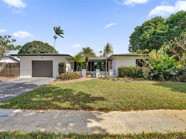 201 NW 77th Way, Pembroke Pines FL 33024