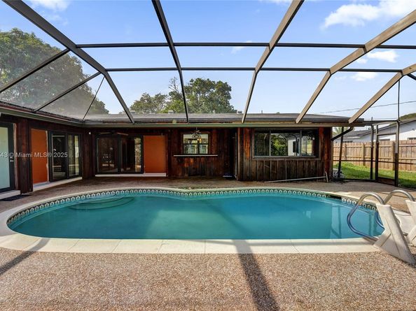 201 NW 77th Way, Pembroke Pines FL 33024