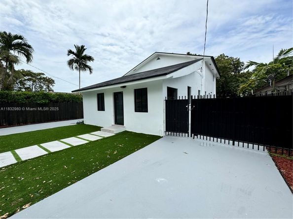 972 SW 44th Ave, Miami FL 33134