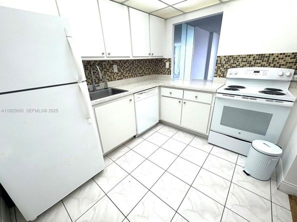 1000 Parkview Dr 605, Hallandale Beach FL 33009