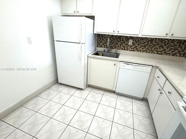 1000 Parkview Dr 605, Hallandale Beach FL 33009