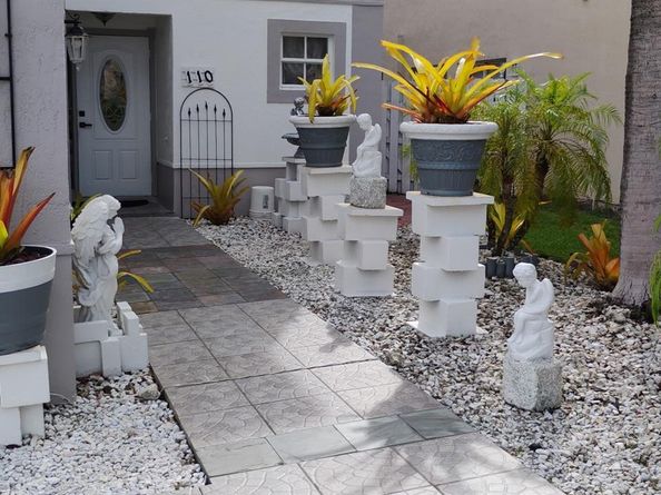 110 E Riverbend Dr, Sunrise FL 33326
