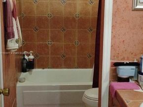 110 E Riverbend Dr, Sunrise FL 33326