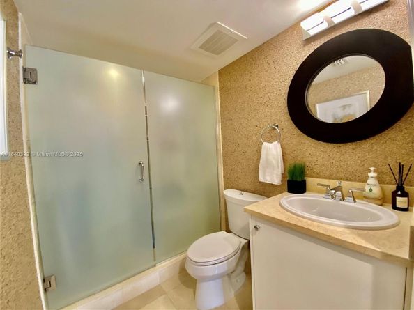 19900 E Country Club Dr 1220, Aventura FL 33180