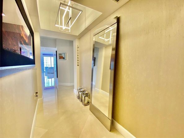 19900 E Country Club Dr 1220, Aventura FL 33180