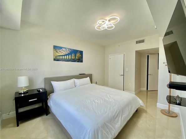 19900 E Country Club Dr 1220, Aventura FL 33180