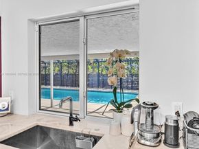 840 S Southlake Dr, Hollywood FL 33019