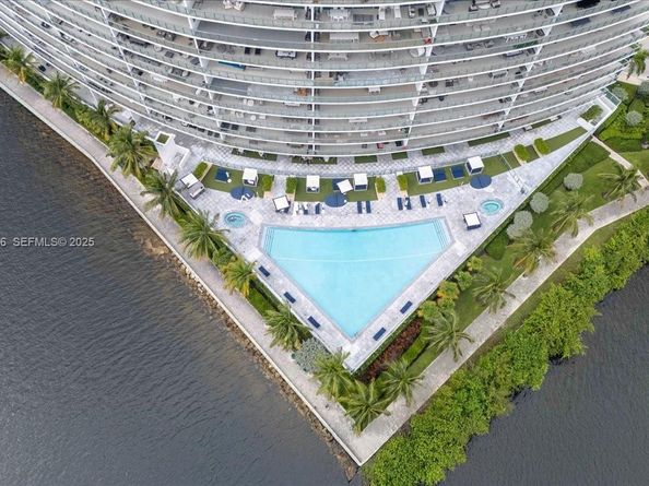 3250 NE 188th St 103, Aventura FL 33180