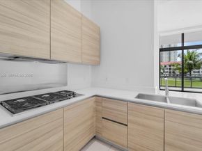 3250 NE 188th St 103, Aventura FL 33180