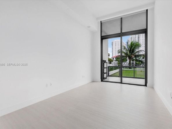 3250 NE 188th St 103, Aventura FL 33180