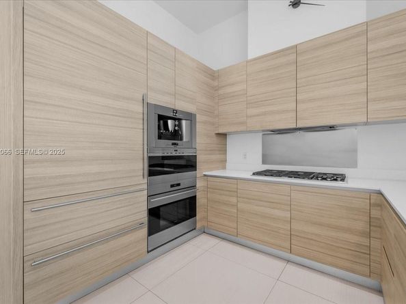 3250 NE 188th St 103, Aventura FL 33180