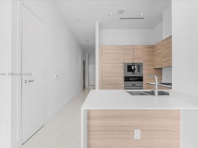 3250 NE 188th St 103, Aventura FL 33180