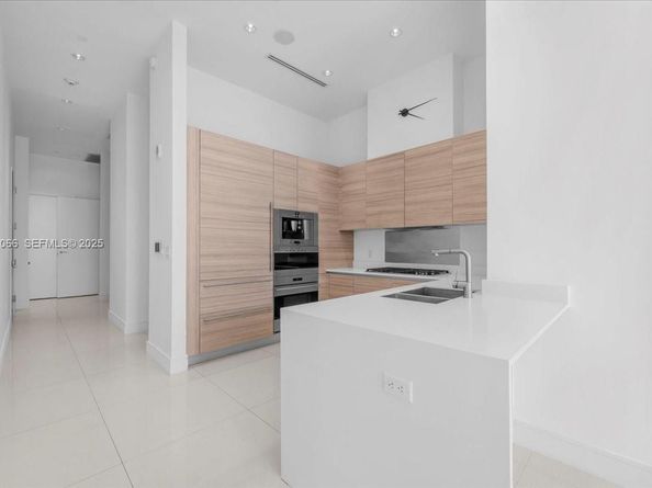 3250 NE 188th St 103, Aventura FL 33180