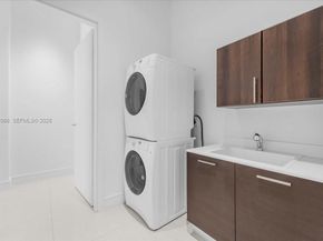 3250 NE 188th St 103, Aventura FL 33180