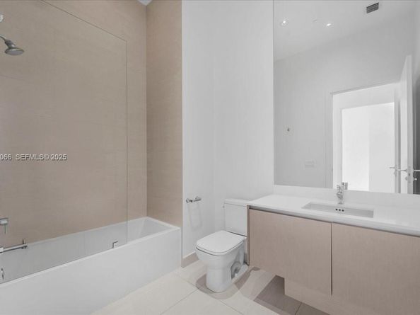 3250 NE 188th St 103, Aventura FL 33180