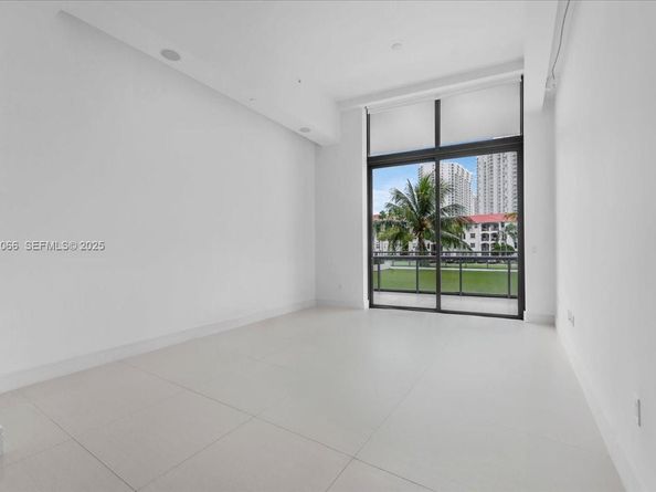 3250 NE 188th St 103, Aventura FL 33180