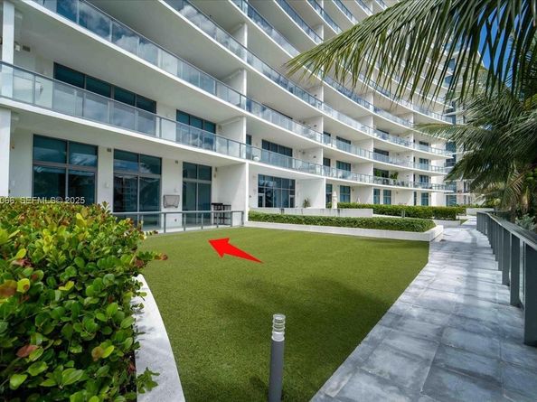 3250 NE 188th St 103, Aventura FL 33180