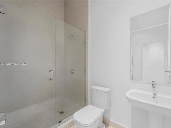 3250 NE 188th St 103, Aventura FL 33180