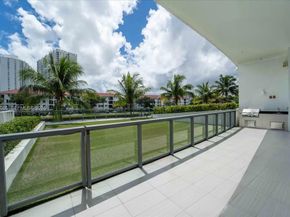 3250 NE 188th St 103, Aventura FL 33180