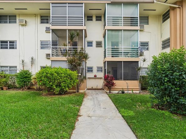17090 NE 14th Ave 205, Miami FL 33162