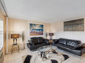 17090 NE 14th Ave 205, Miami FL 33162