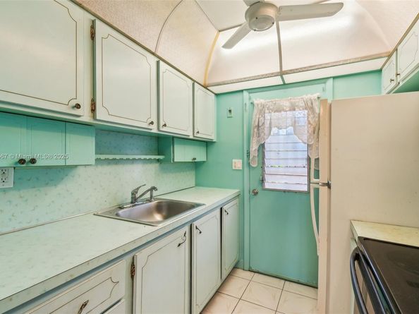 17090 NE 14th Ave 205, Miami FL 33162
