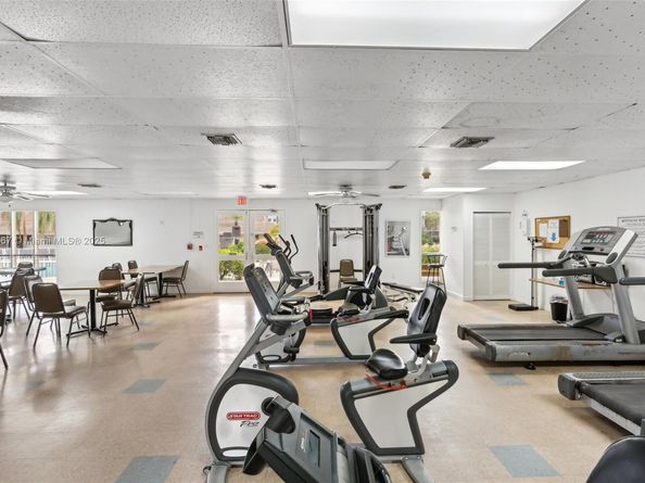 17090 NE 14th Ave 205, Miami FL 33162