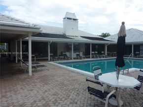 180 Cypress Club Dr 811, Pompano Beach FL 33060