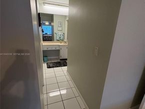 180 Cypress Club Dr 811, Pompano Beach FL 33060