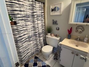 180 Cypress Club Dr 811, Pompano Beach FL 33060