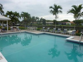 180 Cypress Club Dr 811, Pompano Beach FL 33060