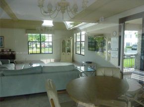 180 Cypress Club Dr 811, Pompano Beach FL 33060