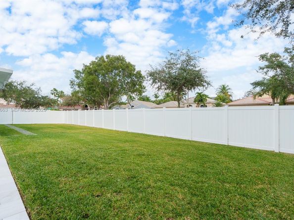 14212 NW 23rd St, Pembroke Pines FL 33028