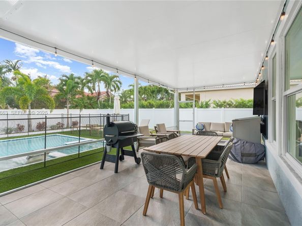 14212 NW 23rd St, Pembroke Pines FL 33028