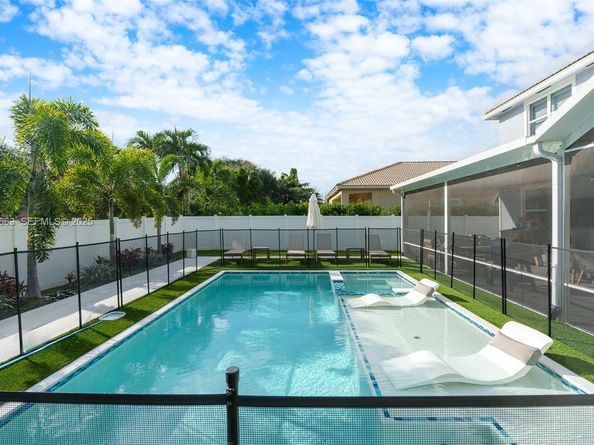 14212 NW 23rd St, Pembroke Pines FL 33028