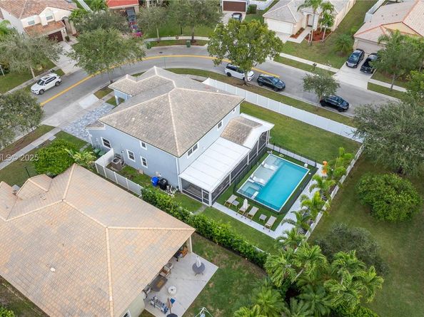 14212 NW 23rd St, Pembroke Pines FL 33028