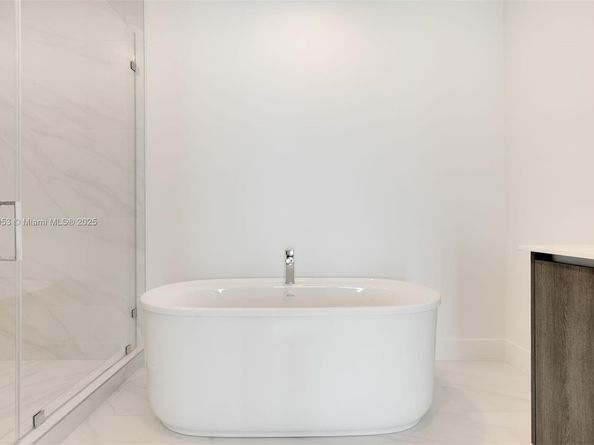 17550 Collins Ave 805, Sunny Isles Beach FL 33160