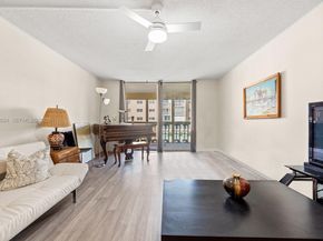 421 NE 14th Ave 405, Hallandale Beach FL 33009