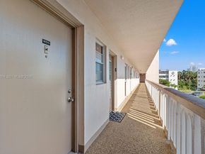 421 NE 14th Ave 405, Hallandale Beach FL 33009